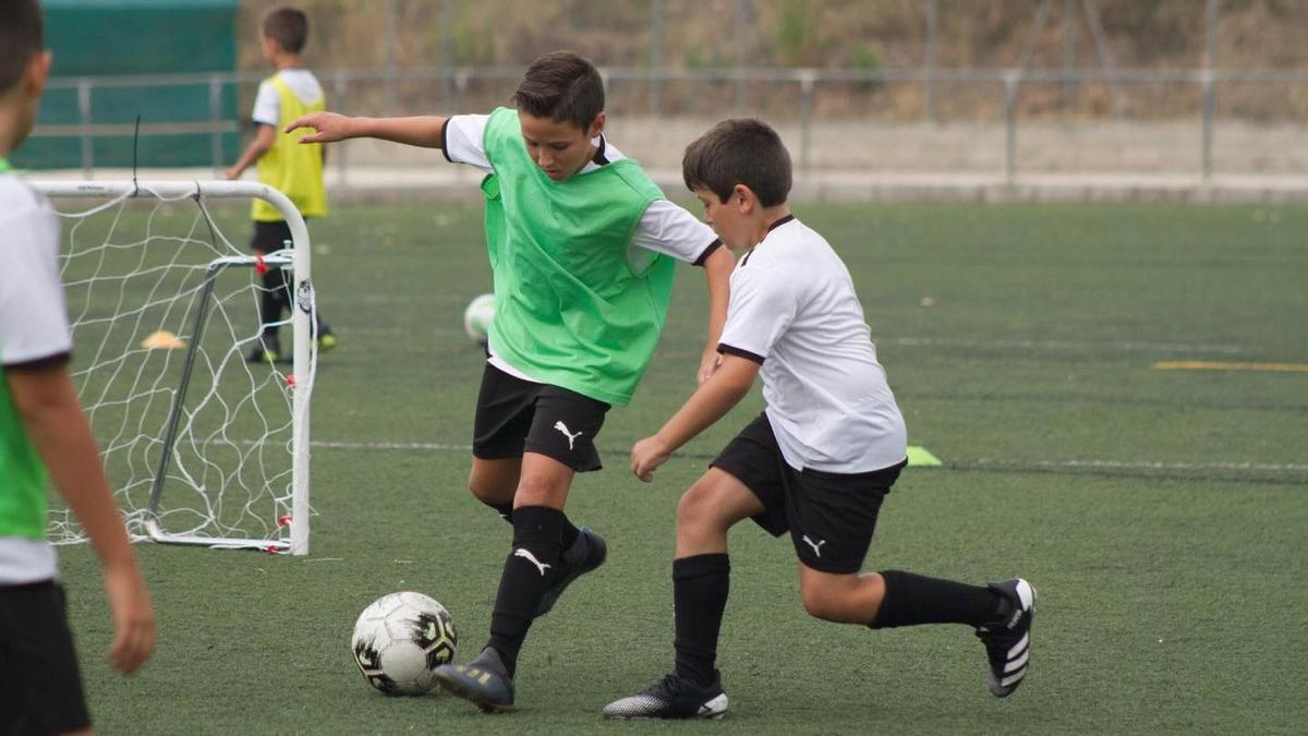 Jugadores del Ciutat de Xàtiva en una actividad del club, en una imagen de archivo.