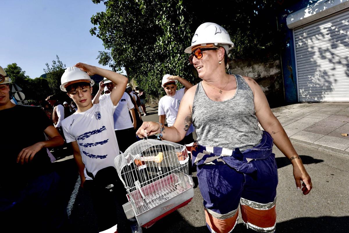 Un desfile y celebraciones para "enmarcar" en Olloniego, que despide las fiestas de San Antonio