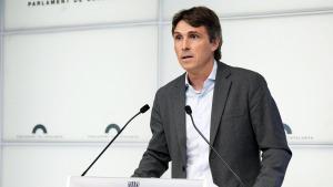 El portavoz de Junts en el Parlament, Salvador Vergés, este martes en rueda de prensa.