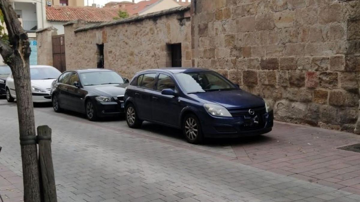 La zamorana tenia aparcado el coche en esta zona que carece de marcas de zona azul o prohibido aparcar.