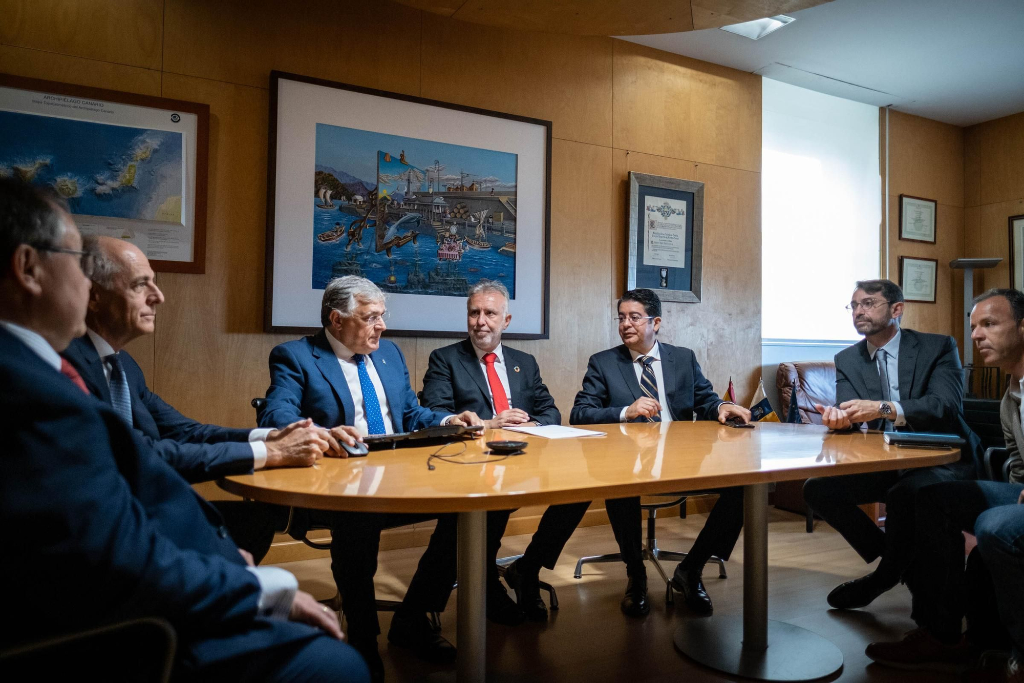 Visita de Ángel Víctor Torres al Puerto de Santa Cruz