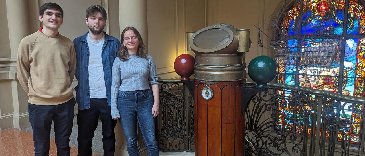 Joan Alonso, Gabriel Moore y Yael Abat, estudiantes de la Facultad de Nàutica de Barcelona.