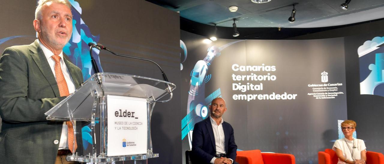 Ángel Víctor Torres en las jornadas de digitalización en el Museo Elder en la capital grancanaria.