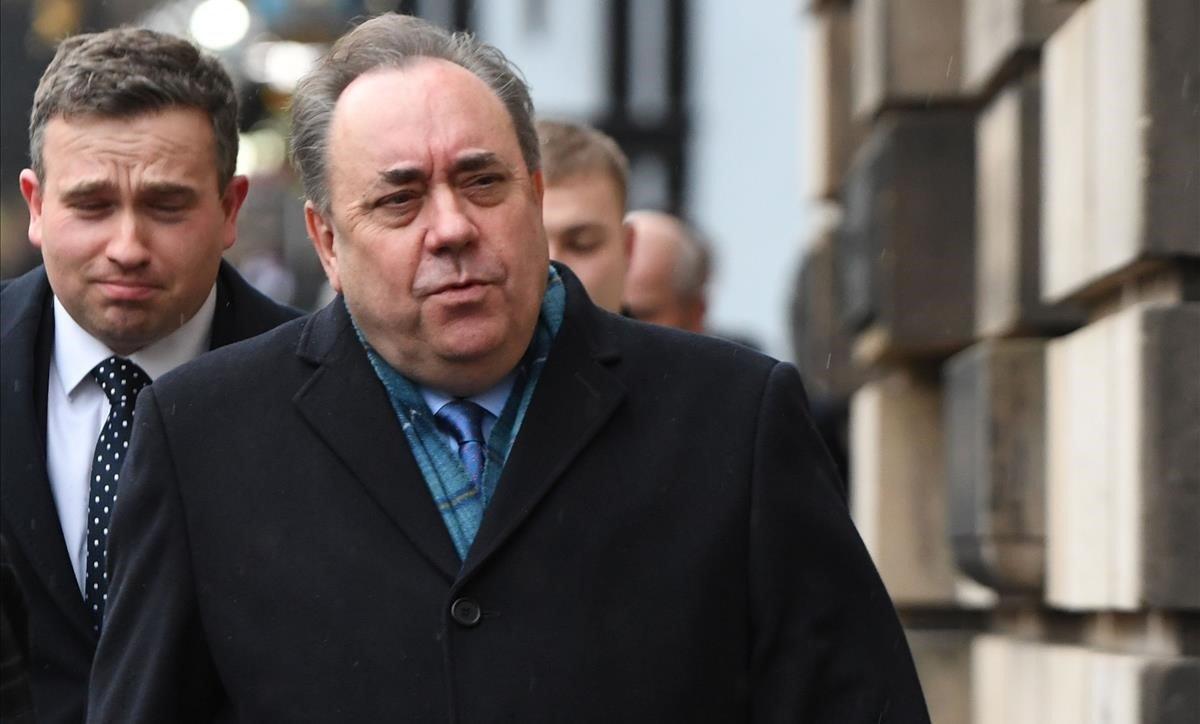 zentauroepp52705547 former scottish national party leader alex salmond  c  leave200309193637