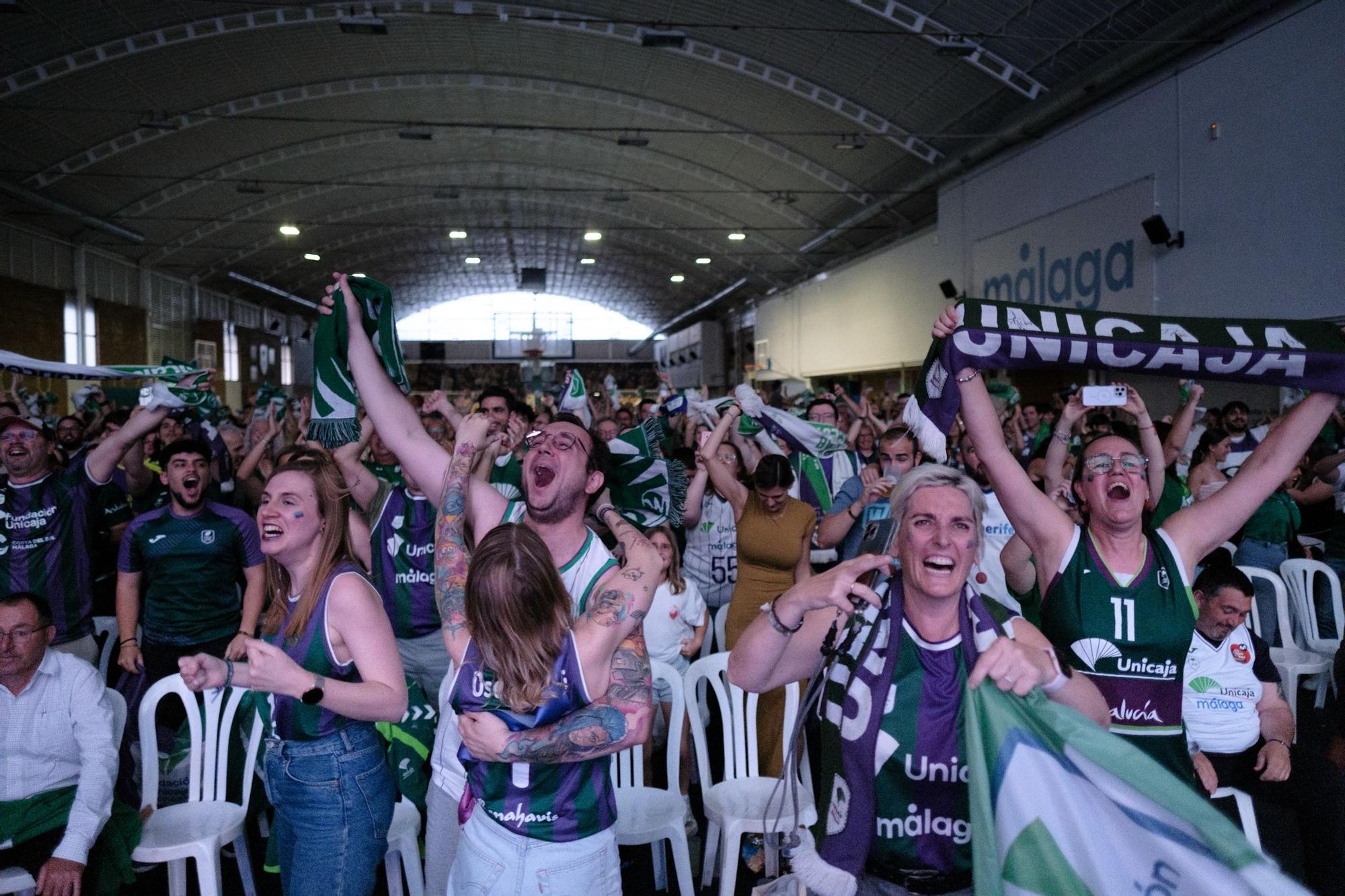 La afición del Unicaja sigue la final de la BCL en Los Guindos