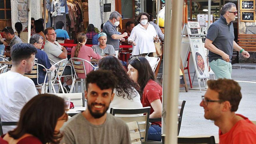 Los vigueses se decidieron por las terrazas para amenizar una noche de San Juan extraña.