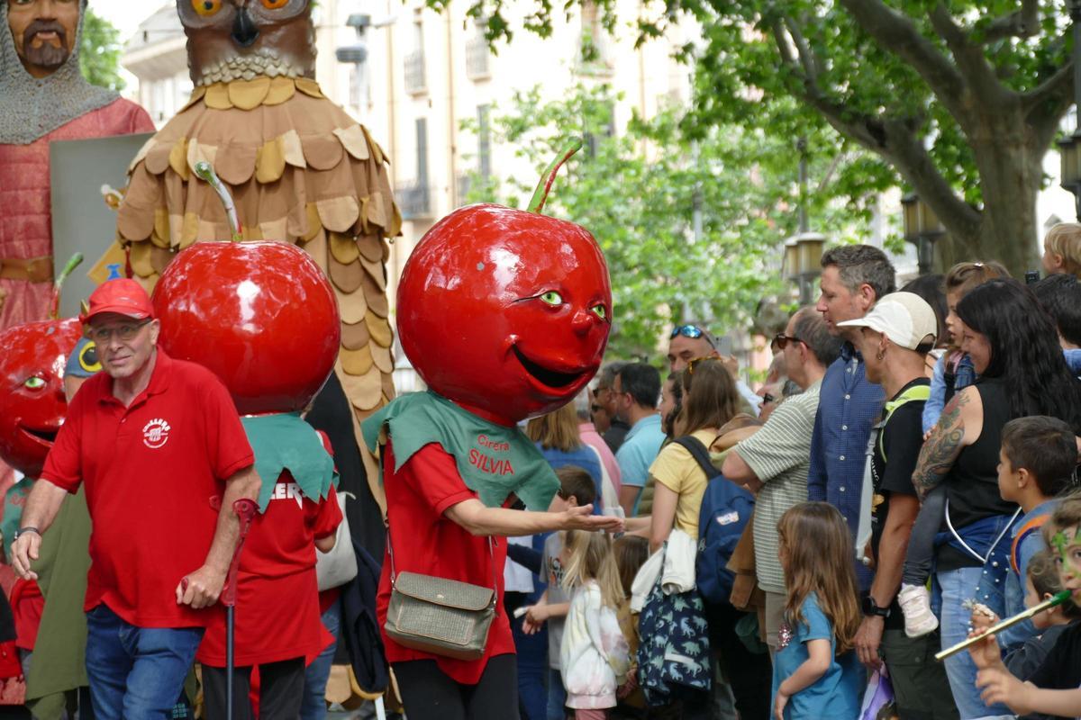 EN IMATGES | Una desena de colles geganteres es troben a Figueres per celebrar les Fires i Festes de la Santa Creu EN IMATGES | Una desena de colles geganteres es troben a Figueres per celebrar les Fires i Festes de la Santa Creu