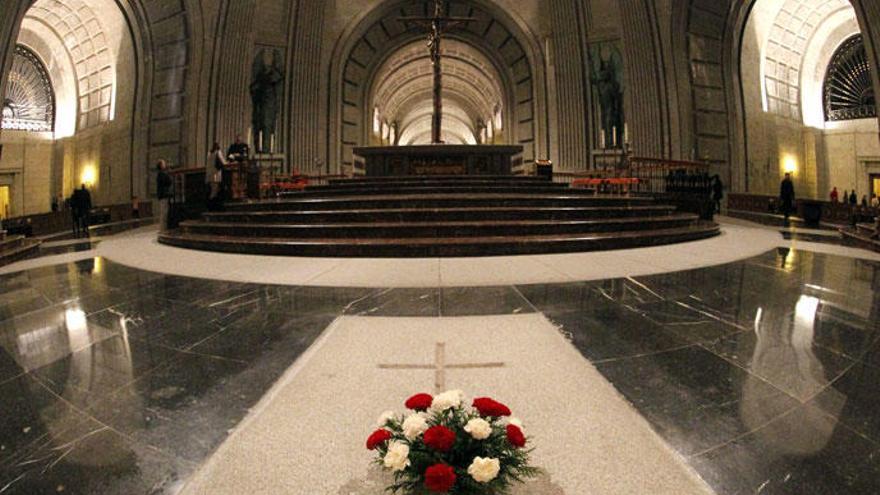 Imagen de la tumba de Franco en la basílica.