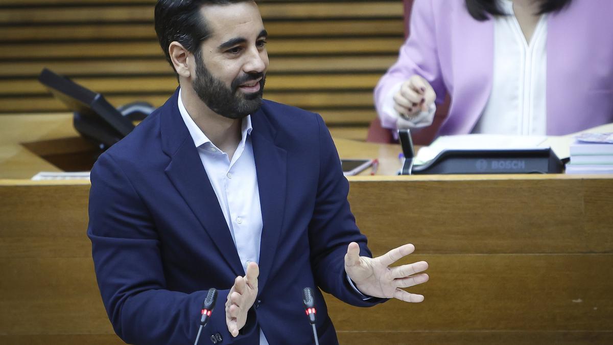 El síndic del PSPV, Jose Muñoz, interviene en las Corts.