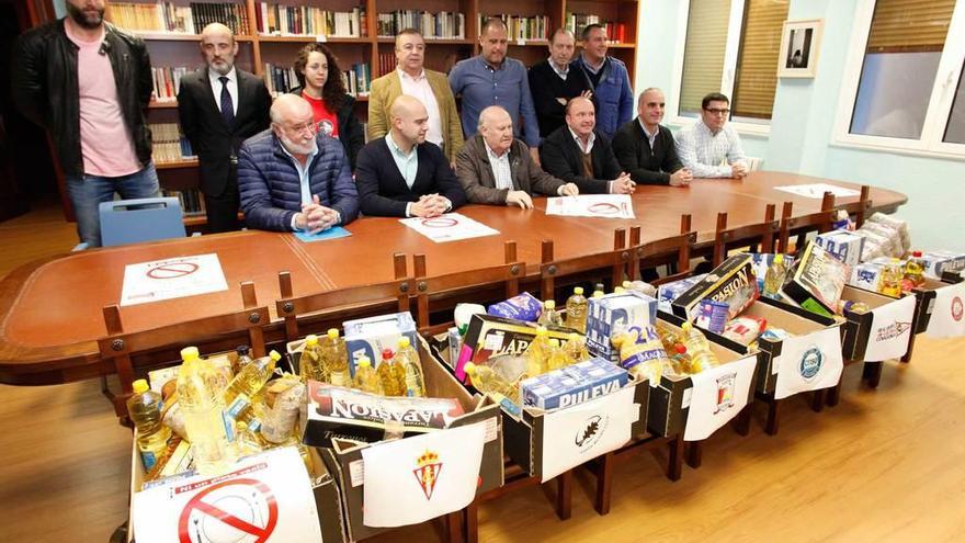 Participantes en la presentación de la quinta campaña &quot;Ni un plato vacío&quot;.