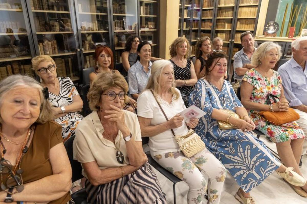 Algunas de las personas asistentes al coloquio en la Biblioteca de los Libros Felices