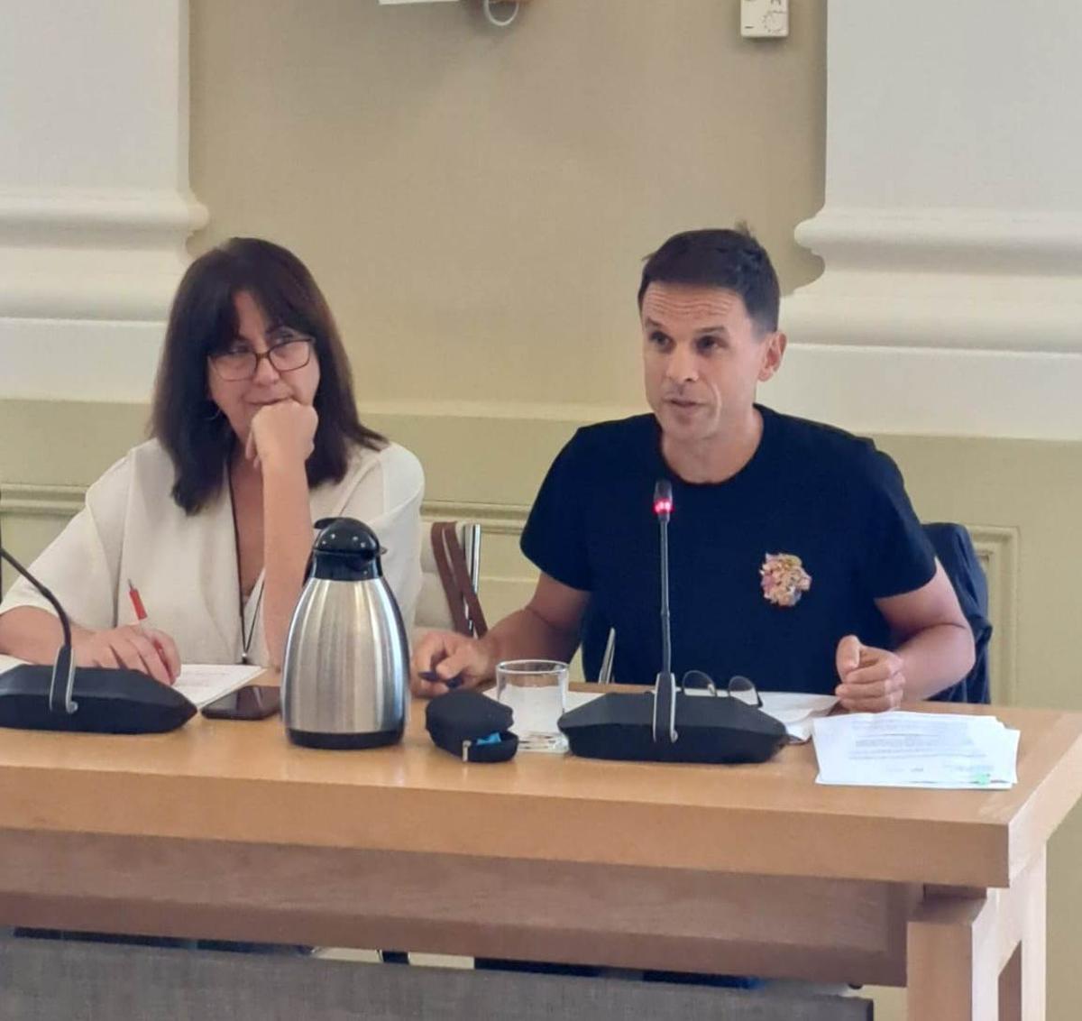 Los ediles de UP en un pleno.