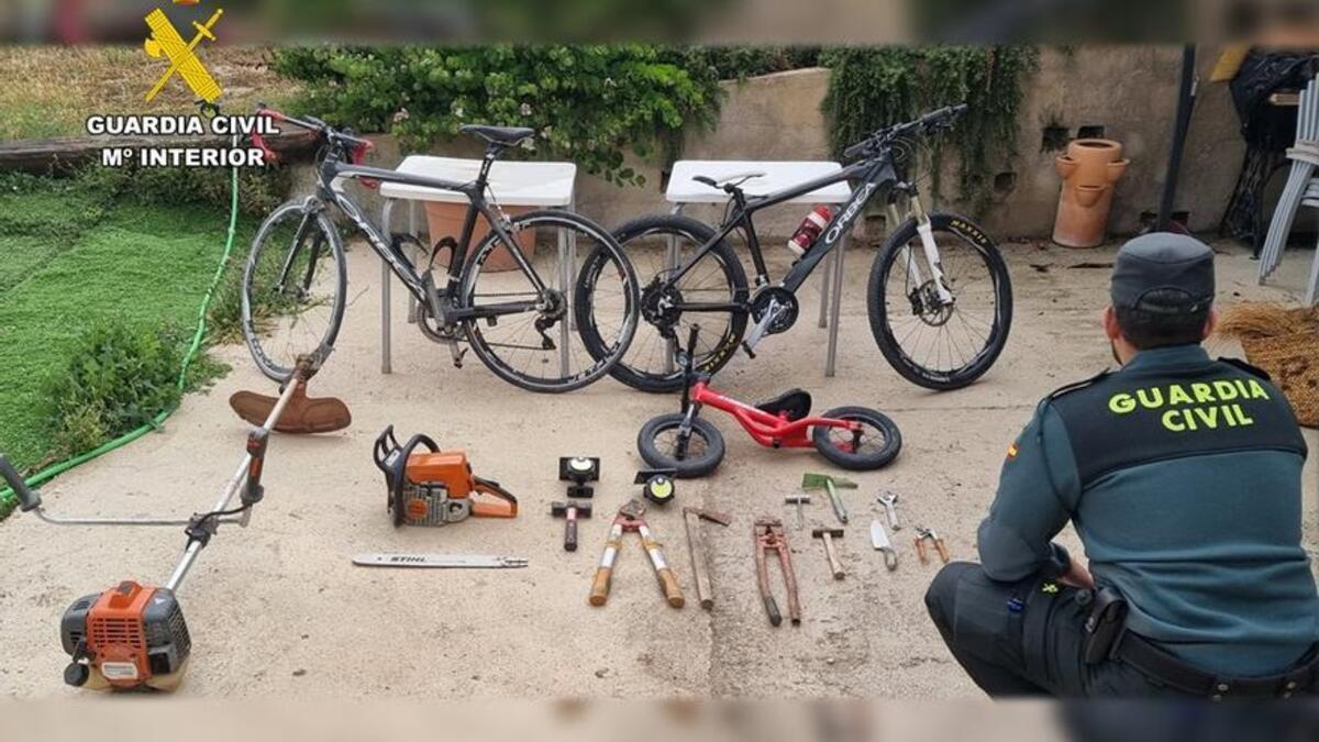 Bicicletas y otros objetos recuperados por la Guardia Civil