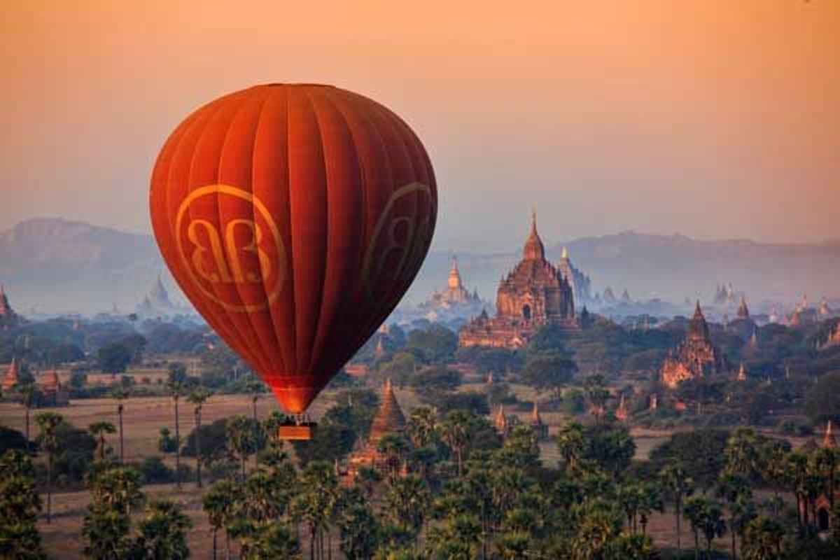 Globo aerostático sobre los Templos de Bagan.