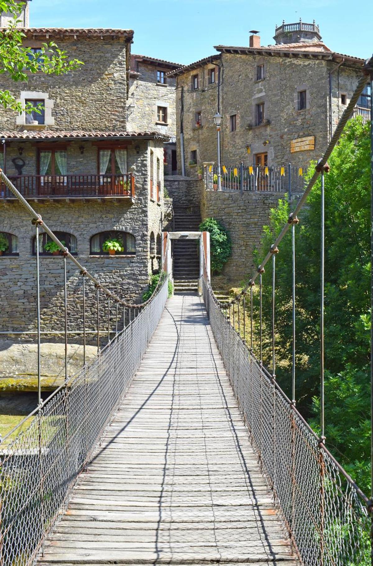 RUPIT Y PRUIT | Ni Cardona, ni Talamanca: el pueblo medieval más bonito ...