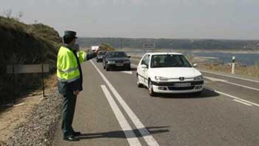 424 guardias civiles velan por la seguridad en las carreteras extremeñas