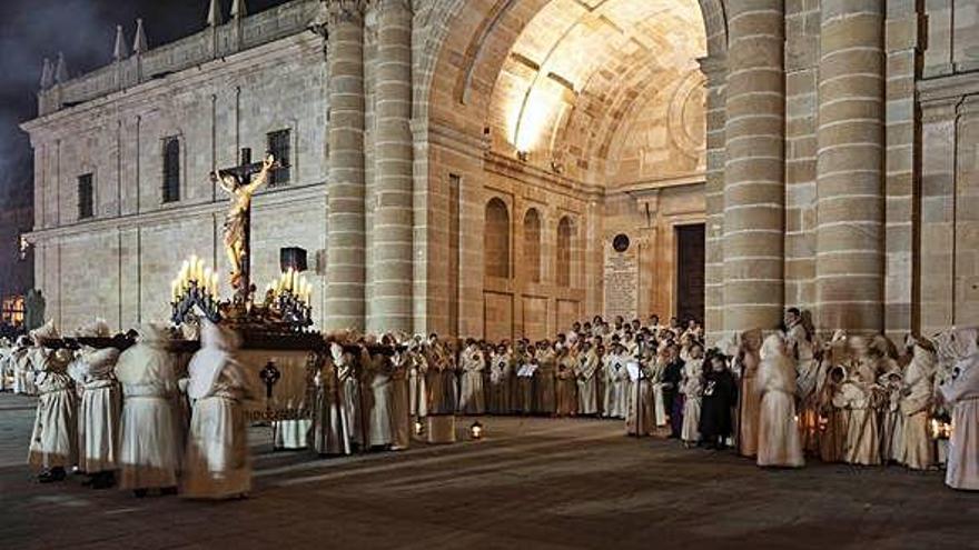 El coro en el atrio de la Catedral.