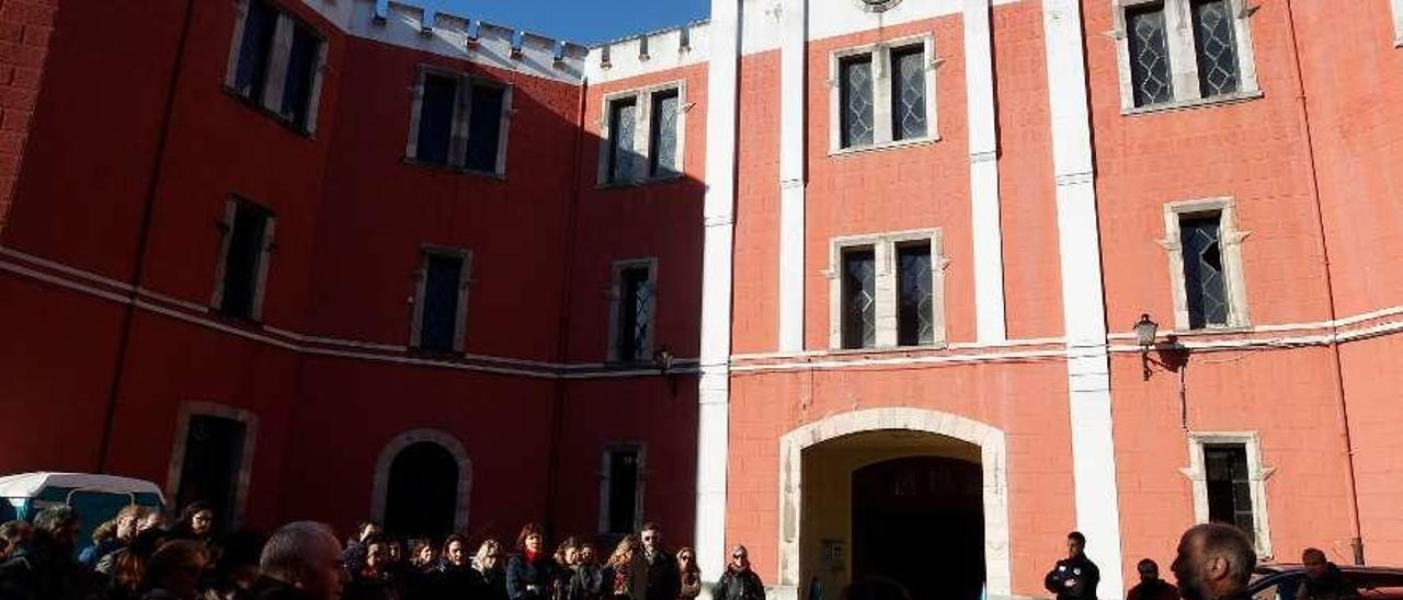 Una visita a las instalaciones de la fábrica de armas de La Vega.