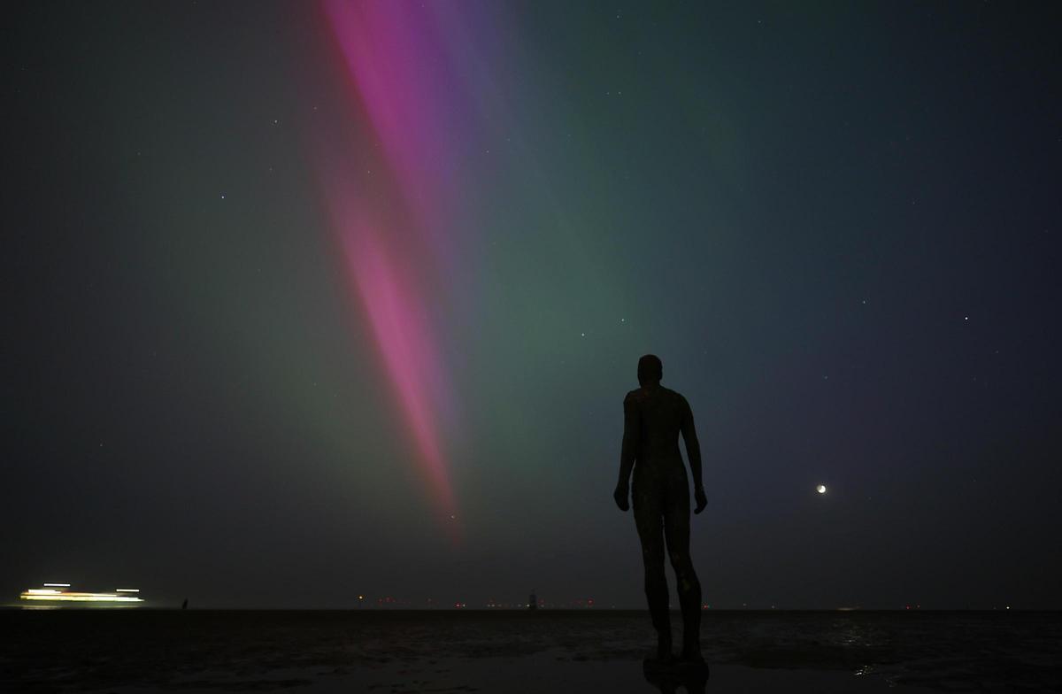 Aurora boreal en Crosby, Reino Unido.