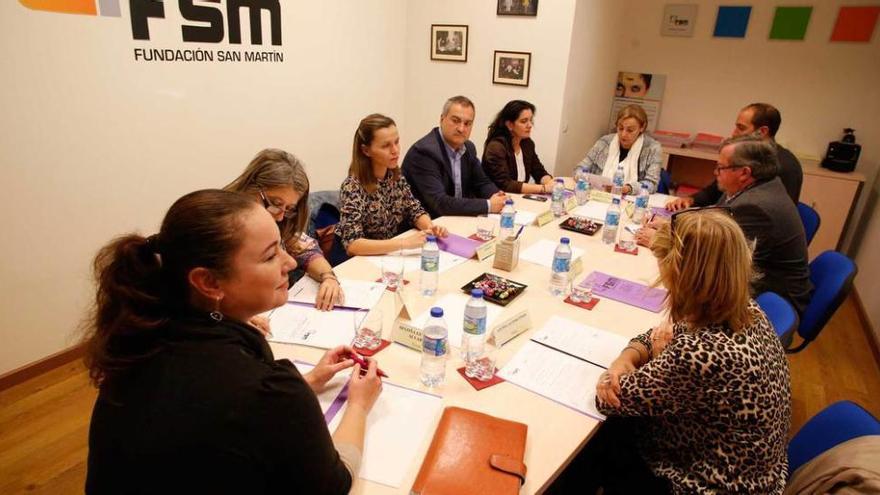 Participantes en la reunión del patronato de la Fundación San Martín.