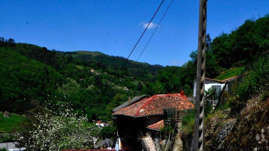 La carretera de La Reguerona al depósito de agua.