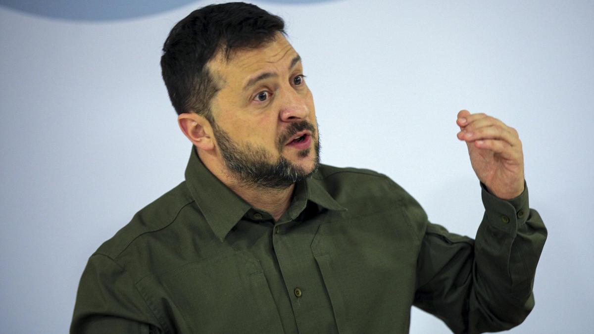 El presidente de Ucrania, Volodímir Zelenski, durante la rueda de prensa ofrecida este jueves en Granada.