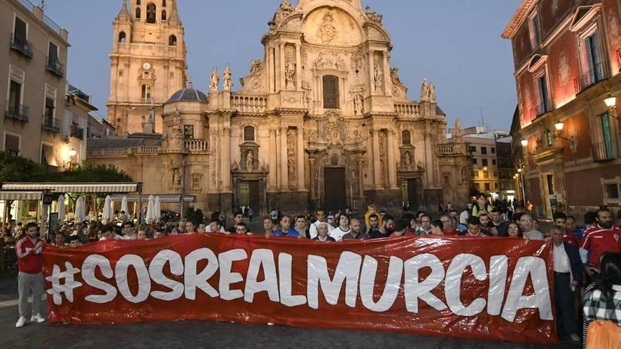 La venta de pulseras en distintos puntos de la geografía murciana también le ha dado buen resultado al club.