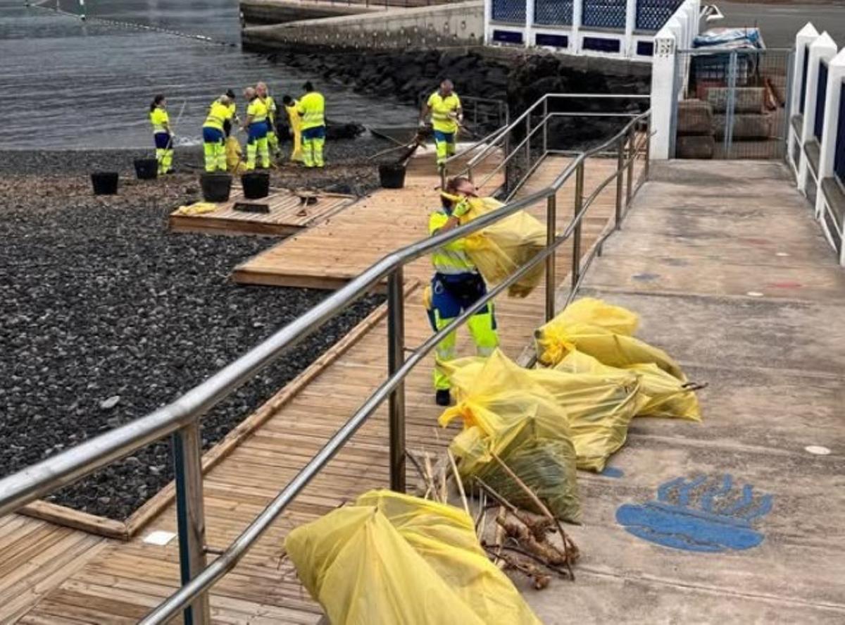 Operarios del servicio de Limpieza, en Agaete.
