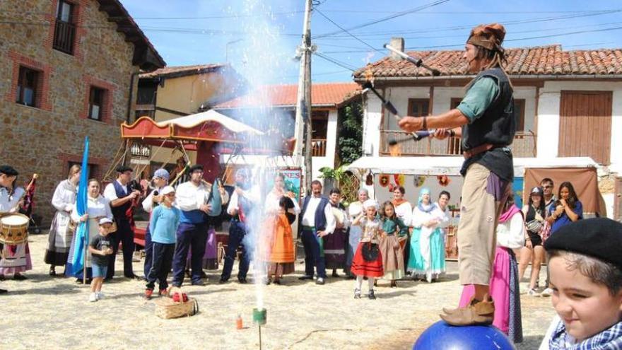 Una actuación en el mercado tradicional de Grátila.