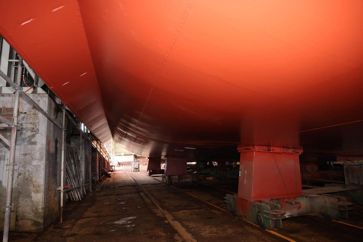 En las entrañas del mayor oceanográfico español, botado por el grupo asturiano Armón