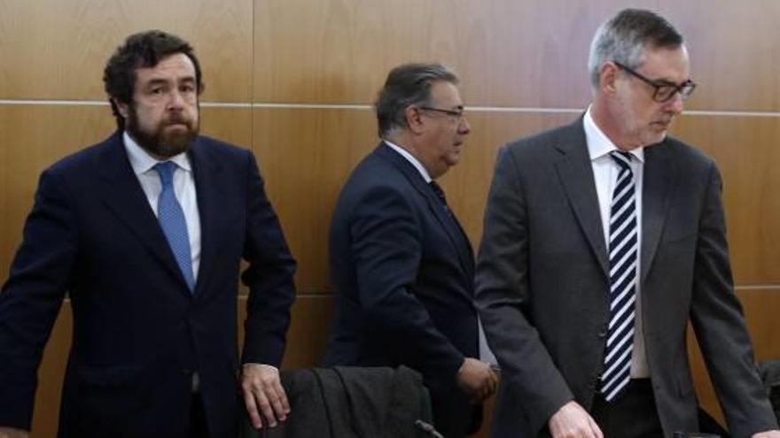 El ministre de l&#039;Interior, Juan Ignacio Zoido, al centre, a l&#039;inici de la reunió del pacte antigihadista.