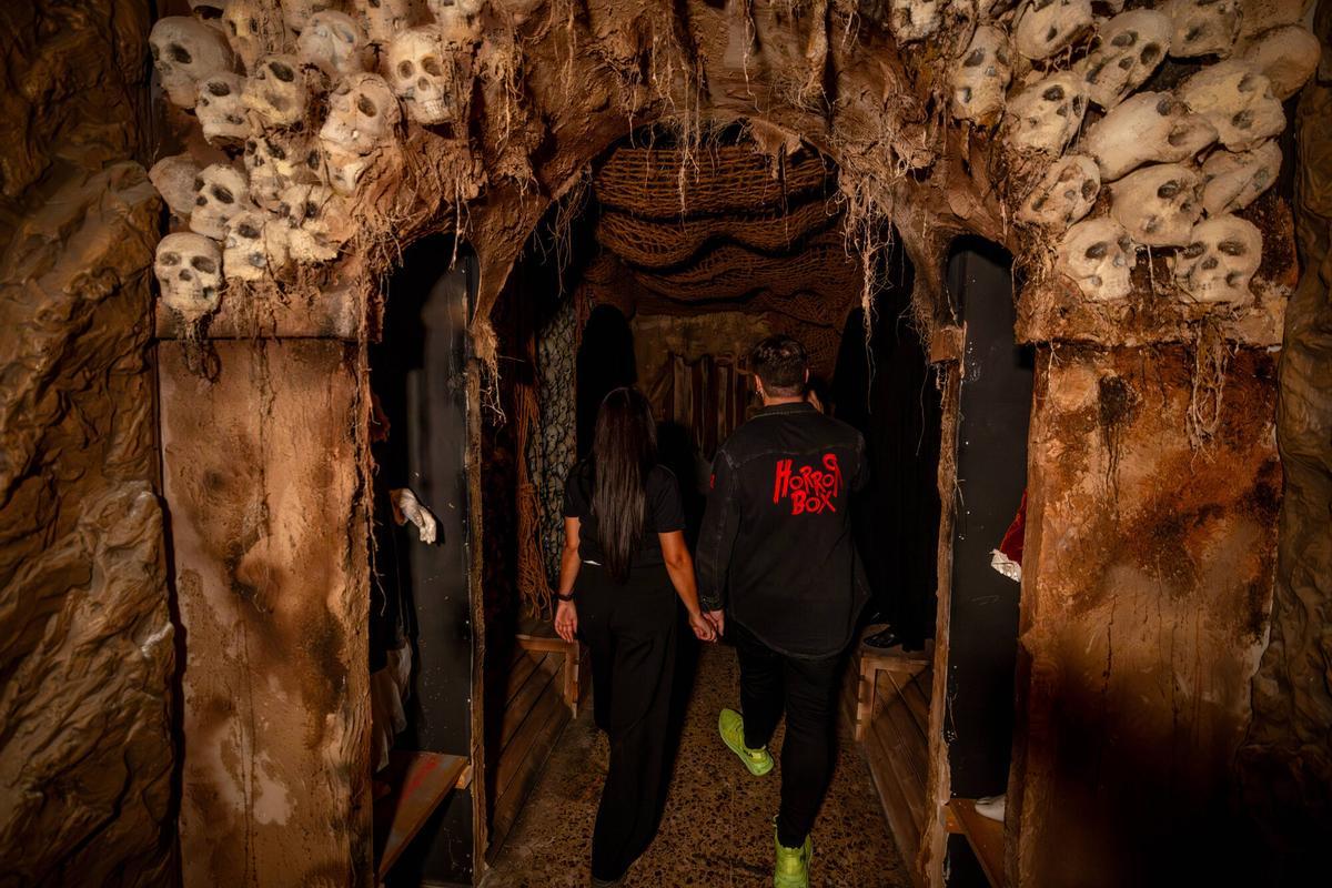 Barcelona 15/10/2025 Barceloneando Donde se crean las pesadillas: David Moreno y Cristina Raya,los creadores de de Horrorland,el mejor parque de terror de Europa. AUTOR JORDI OTIX