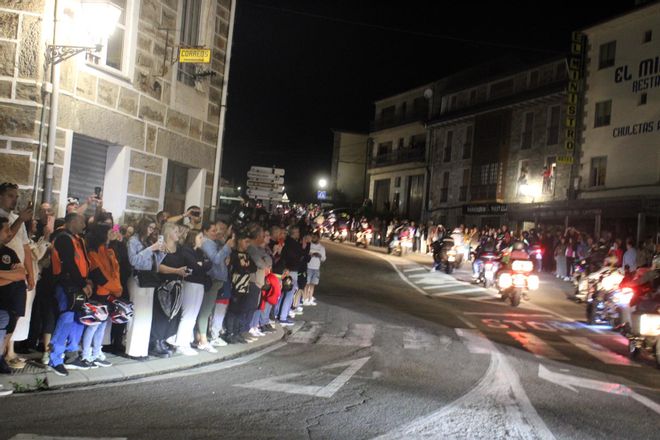 Sanabria se rinde a la antorchada y el homenaje a los moteros