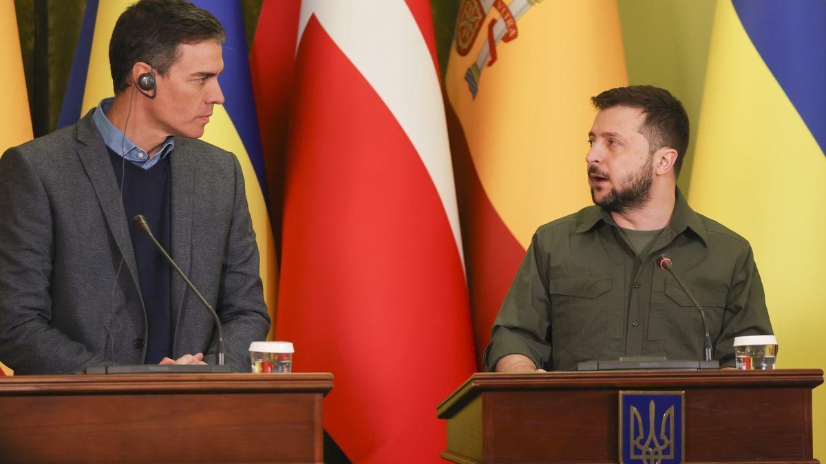 Ministerpräsident Sánchez am Donnerstag (21.4.) bei der Pressekonferenz mit Wolodimir Selenskyj.