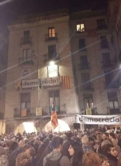 Concentració a Girona en rebuig a l'empresonament dels consellers