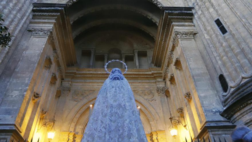 Madrugada de traslados para la veneración 'El Verbo Encarnado' en la Catedral