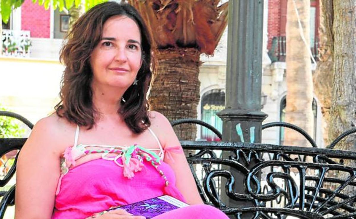 Paz Mellado Hinojosa, galardonada por "Algunas metamorfosis" como mejor libro de prosa de ficción