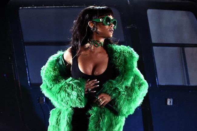 Rihanna, de Versace
