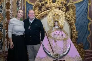 Galería | Así entregó María Guardiola el manto 209 a la Virgen de la Montaña