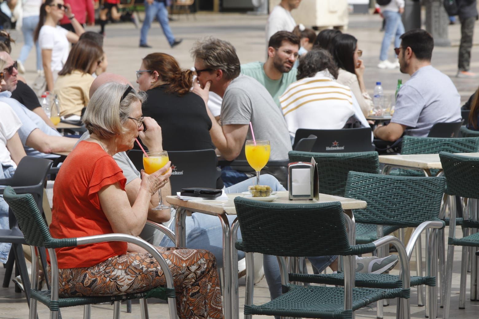 Llenazo en el centro de València en el fin de semana previo a las vacaciones de Semana Santa