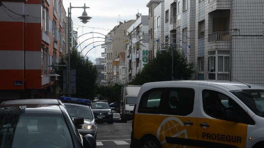 Los vecinos de la Avenida de Marín estuvieron sin luz durante parte de la mañana. // G.N.