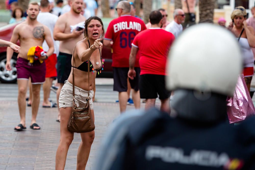 El pase de Inglaterra a semifinales del Mundial de Rusia provoca la euforia de los hinchas ingleses que han tenido que ser desalojados de los locales.