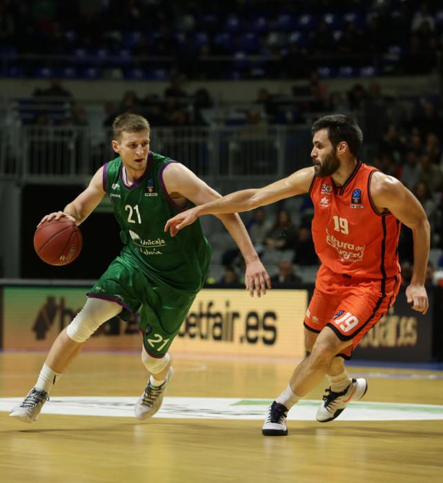 Derrota del Unicaja en el Carpena ante el Valencia Basket que le complica el liderato del grupo en el Top 16 de la Eurocup