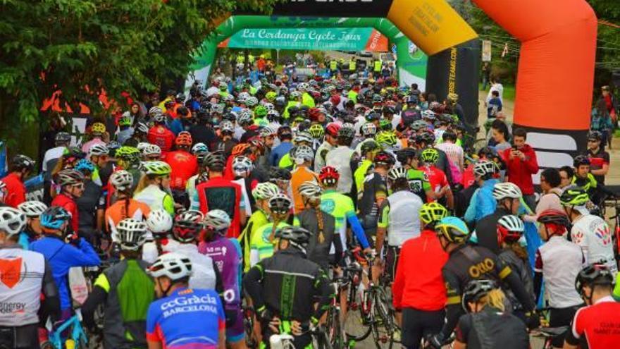 La sortida de la tercera edició de la Cerdanya Cycle Tour d&#039;Alp