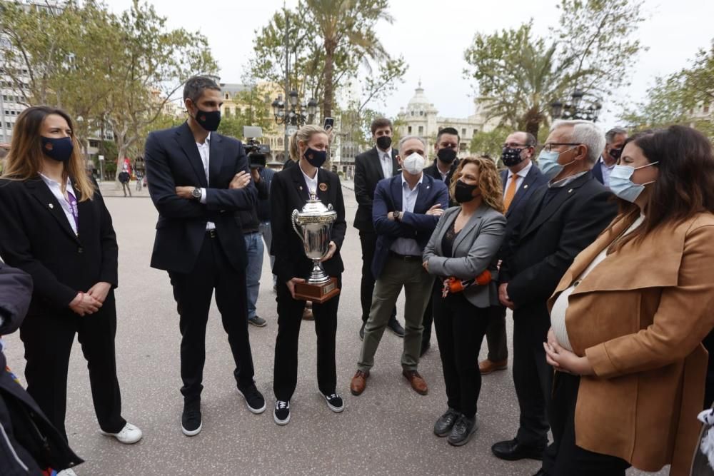 La visita del Valencia Basket a las instituciones