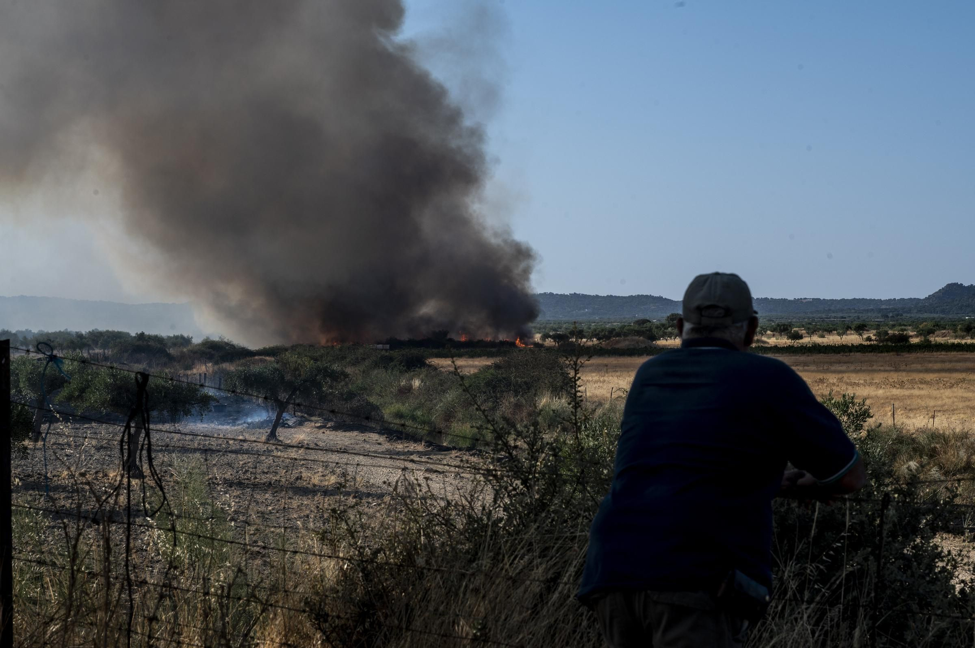 Así se está desarrollando el incendio de nivel 1 entre Arroyomolinos y Alcuéscar