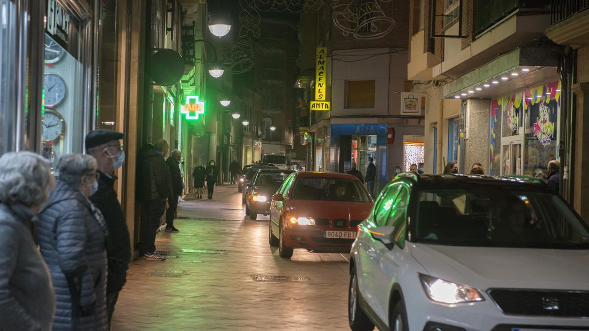 Caravana de coches con que la hostelería reclamó ayudas hace dos semanas en Benavente.