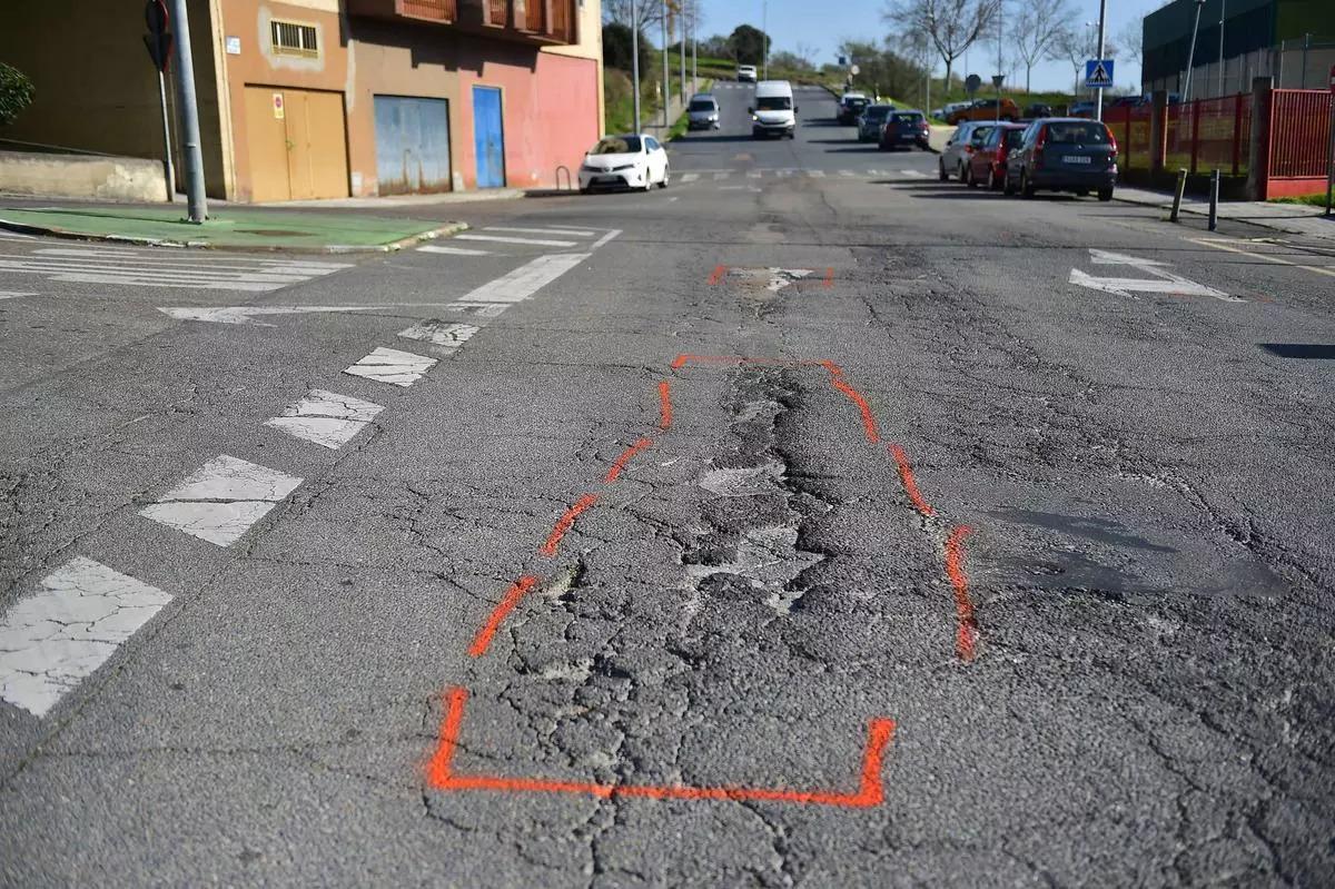 Plasencia licita el acuerdo marco de bacheo, con hasta 400.000 euros para reparar baches durante cuatro años.