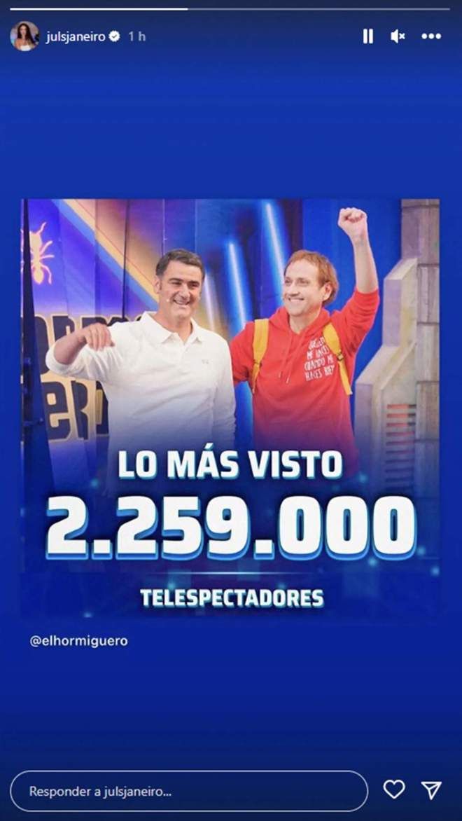 Julia Janeiro apoyando a su padre