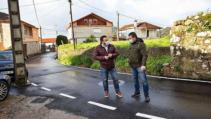 Francisco Ferreira (Izquierda) con el concejal de Infraestruturas e Servizos Básicos, José Manuel Chamorro. | // D.P.